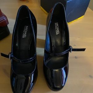 Micheal Kors NIB black patent leather pumps